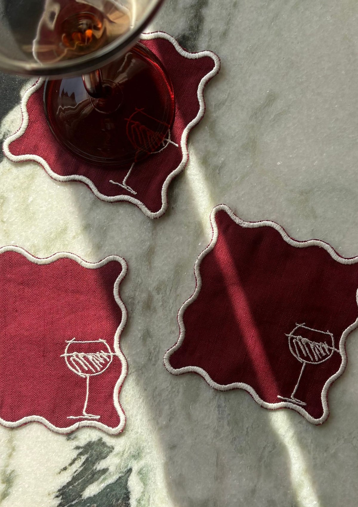 wavy wine coaster